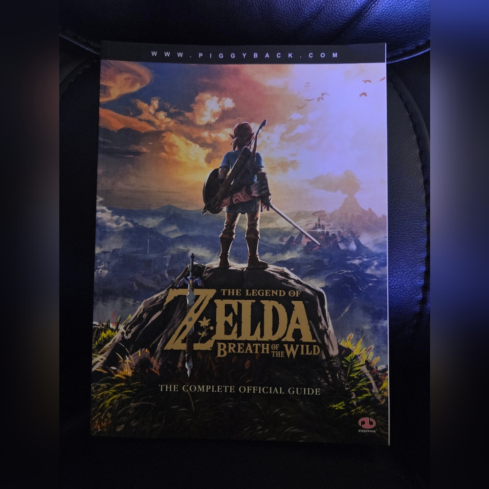 The Legend of Zelda: Breath of the Wild Official Guide - Picture 2 of 6